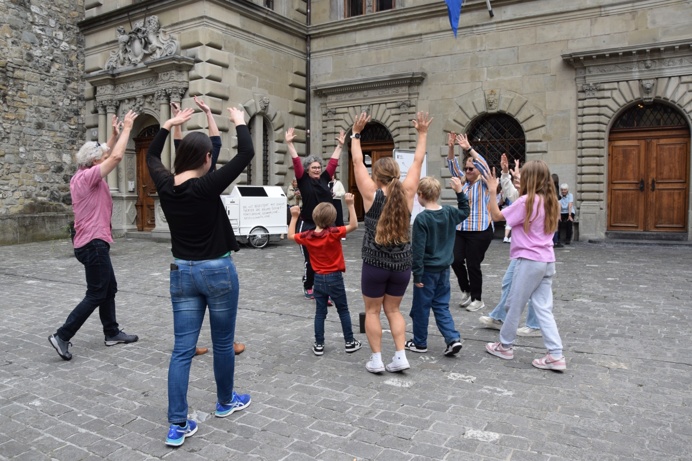 Kommt tanzen, Luzerner Theater