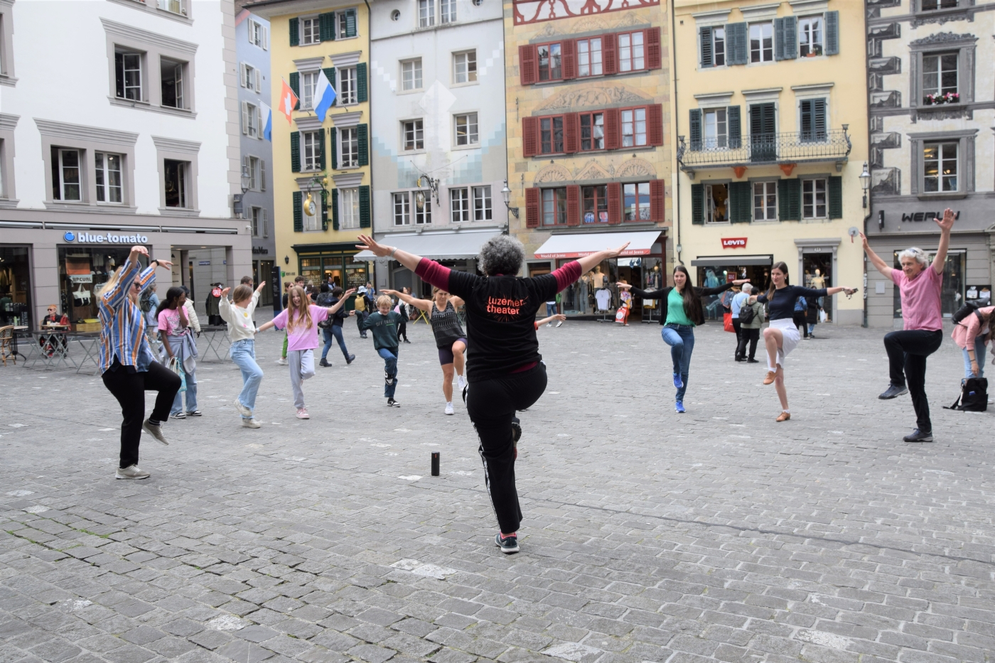 Kommt tanzen, Luzerner Theater